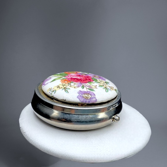 🌺Vintage Floral Pill/Trinket Box - Picture 9 of 12